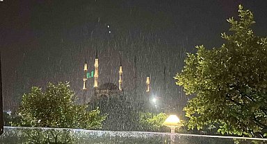 Adana'da sağanak etkili oldu
