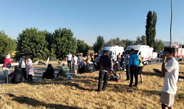 Afyon'da kontrolden çıkan yolcu otobüsü devrildi: Yaralılar var