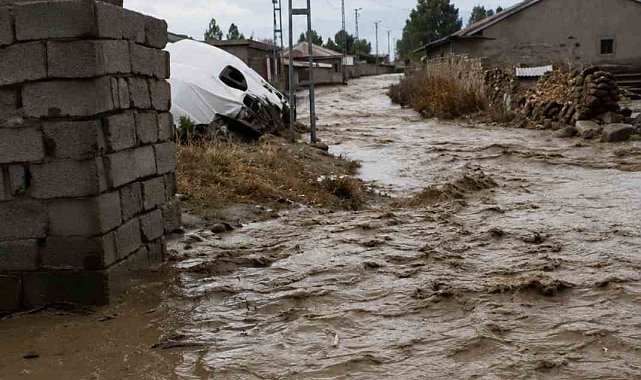 Ağrı'da sağanak sonrası sel meydana geldi