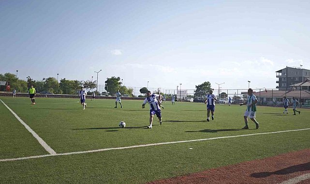 Ahlat'ta 40 yaş üstü şöhretler futbol turnuvası