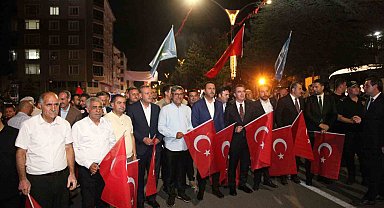 Ahlat'ta Malazgirt Zaferi'nin 955. yılı dolayısıyla fener alayı ve bayrak yürüyüşü yapıldı