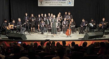 Ahlat'ta "Gönülden Ezgilere" gecesi: Özel bireyler ve öğrencilerden unutulmaz konser