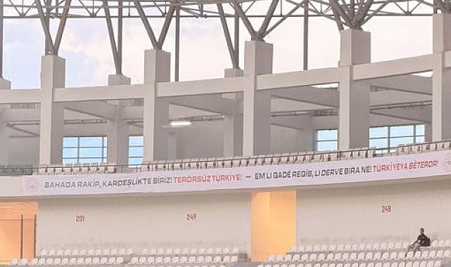 Aile ve Sosyal Hizmetler Bakanlığı'ndan Amed-Erzurumspor FK maçında "Terörsüz Türkiye" pankartı