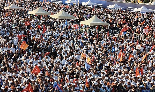 AK Parti'nin 25. yıl mitingine vatandaşlardan yoğun ilgi
