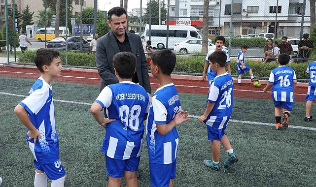 Akdenizli yüzlerce çocuk sporla geleceğe hazırlanıyor