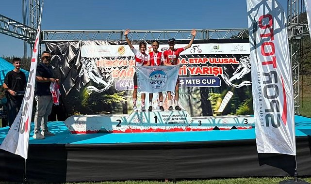 Akhisarlı bisikletçiler Kahramanmaraş'ta madalyaları topladı