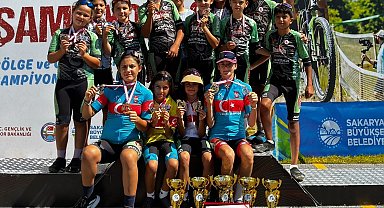 Akhisarlı genç bisikletçilerden büyük başarı