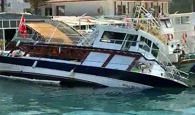 Akyaka'da tur teknesi su alarak yan yattı