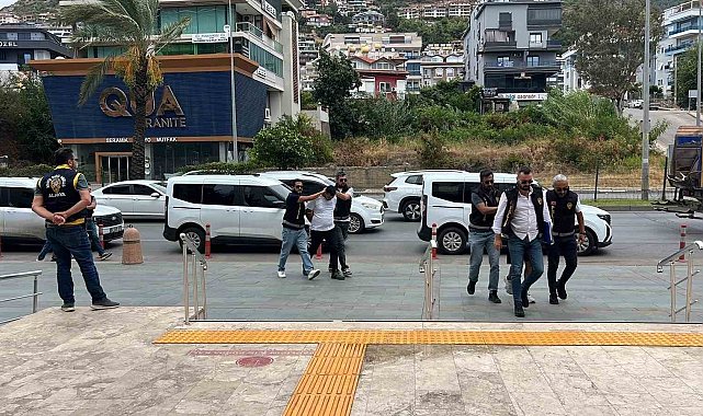Alanya'da 400 bin liralık döviz bürosu soygununda 3 şüpheli tutuklandı