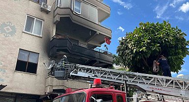 Alanya'da alevlere teslim olan dairede 3 çocuk dumandan etkilendi