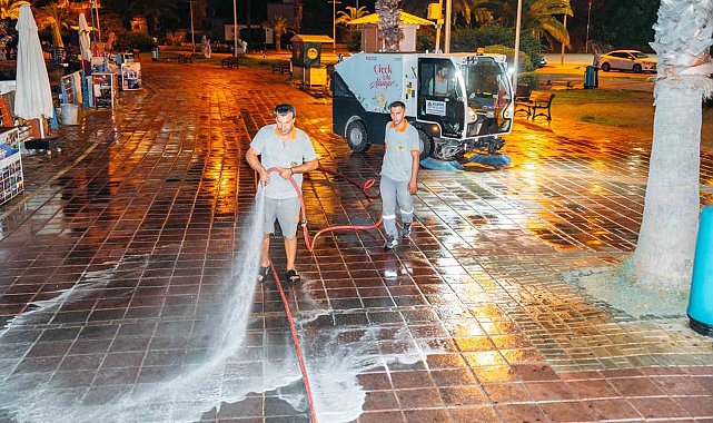 Alanya'nın vitrini gece mesaisinde baştan sona temizlendi