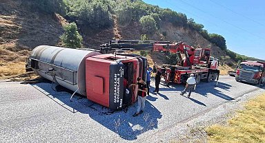 Alaşehir-Eşme yolunda tanker devrildi