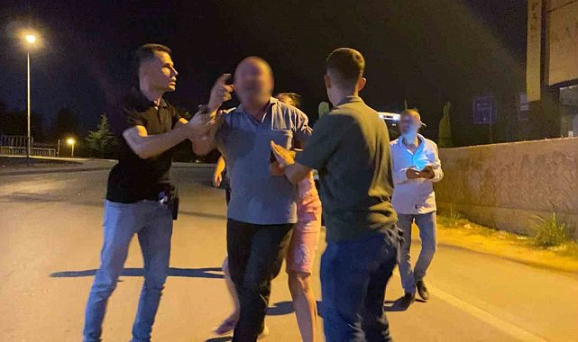 Alkollü sürücü gazeteciye mermer taşı fırlattı