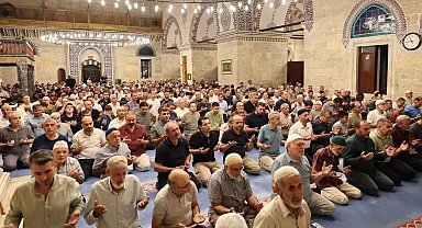 Amasya'da Mevlid Kandili'nde eller semaya açıldı