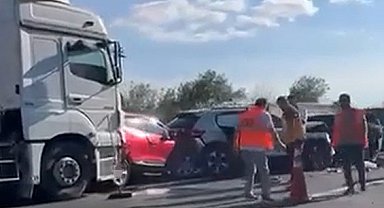 Anadolu Otoyolu'nda 12 araç birbirine girdi: 6 yaralı