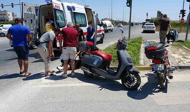 Antalya'da devrilen motosikletli yaralandı