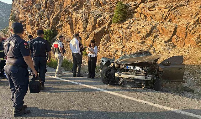 Antalya'da otomobil takla attı: 1 ölü, 2 yaralı