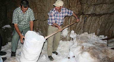 Antalya'da yörüklerin asırlık geleneği: Peynirler kar obruklarında saklanıyor