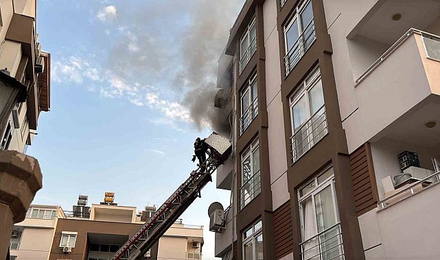 Apartman dairesi yangında kullanılamaz hale geldi