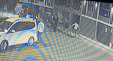 Araç ticareti silahlı kavgaya döndü... O anlar kamerada