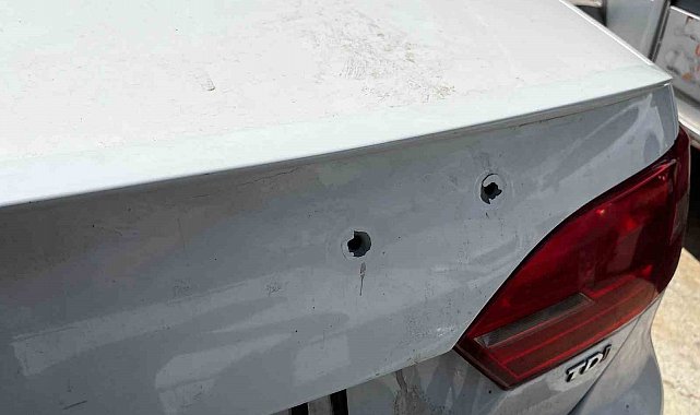 Araçlarıyla seyir halindeki aileye silahlı saldırı: Dehşet anları kamerada