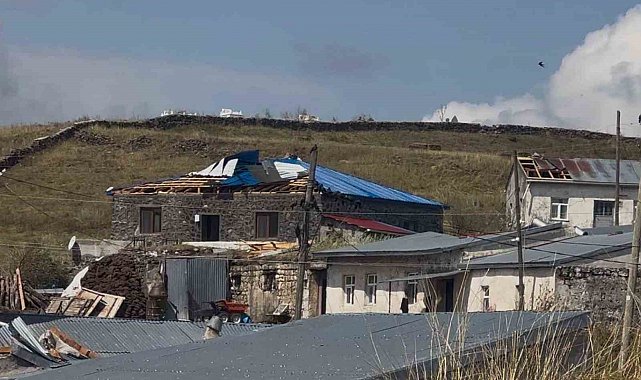 Ardahan Çıldır'da şiddetli fırtına ve dolu afeti: 20'den fazla evin çatısı uçtu