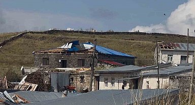 Ardahan Çıldır'da şiddetli fırtına ve dolu afeti: 20'den fazla evin çatısı uçtu
