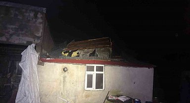 Ardahan'da şoke eden görüntüler; Şiddetli fırtına çatıları uçurdu, göz gözü görmedi