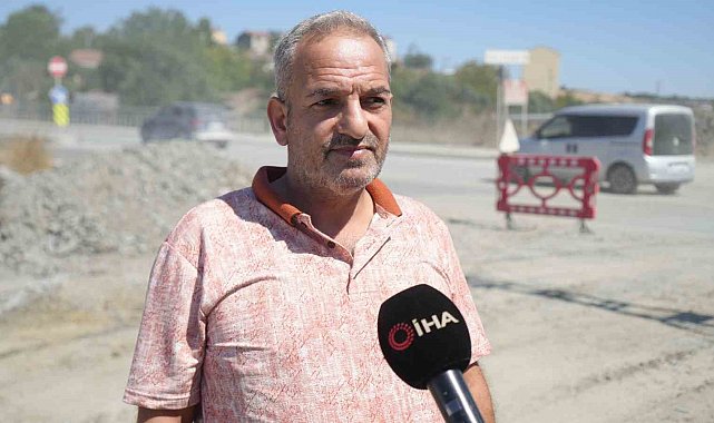 Arnavutköy'de çalışma sırasında açılan çukura taksi düştü: Sürücü faciadan döndü