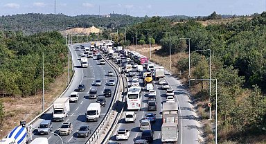 Arnavutköy'de yol çalışması trafiği kilitledi: Kilometrelerce araç kuyruğu oluştu