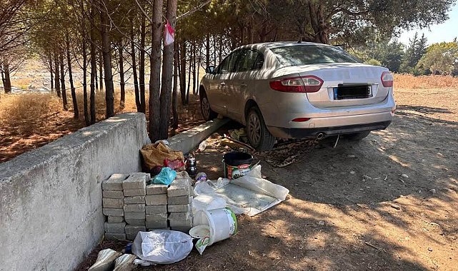 Arsuz'da ağaca çarpan otomobilin sürücüsü yaralandı