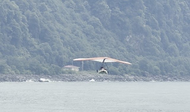 Artvin sahillerinde uçan bot gösterisi ilgi çekti