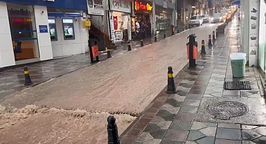 Artvin'de sağanak heyelan ve sele neden oldu
