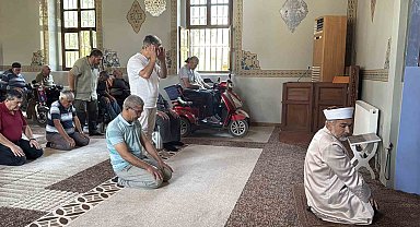 Asırlık cami 17 yıldır ibadetin önündeki "engelleri" kaldırıyor