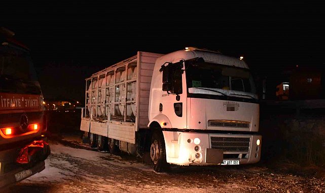 Asit sızdıran kamyon için ekipler seferber oldu: 2 yaralı