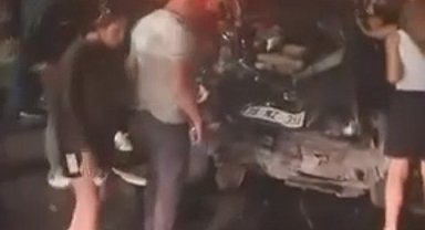 Astsubayları taşıyan otomobil bariyerlere çarptı: 3 yaralı