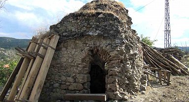 Atıl vaziyetteki hamam restore edilmeyi bekliyor