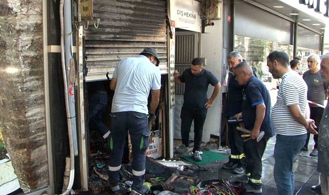 Ayakkabıcı dükkanında çıkan yangında binada mahsur kalanlar çatıya sığındı