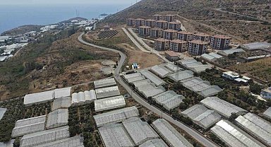 Aydıncık'ta bozulan yol yenilendi, ulaşım rahatladı