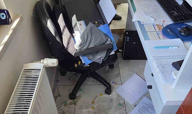Bağcılar'da bir kişi Aile Sağlığı Merkezi'nde fazla beklediğini iddia edip etrafı dağıttı