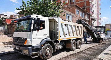Bağlar'da 5 cadde sıcak asfaltla yenileniyor