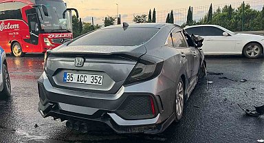 Bahçelievler E5'te kazaya karışan otomobil alev alev yandı