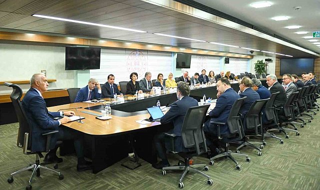 Bakan Ersoy hizmet sektörü temsilcilerini kabul etti