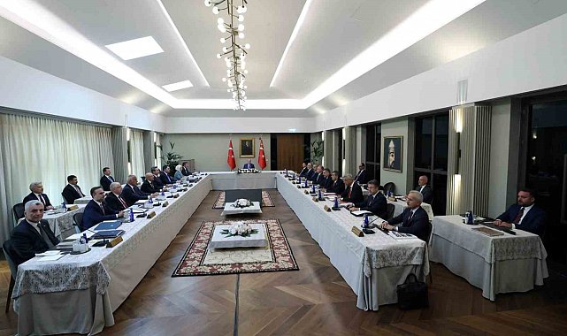 Bakan Kacır: "Türk milleti bugün de insanlık değerlerinin sancaktarlığını en kuvvetli şekilde icra ediyor"