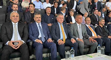 Bakanlar ve TFF Başkanı Amedspor-Erzurumspor maçını tribünde takip etti