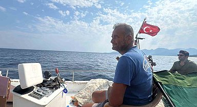 Balıkçı teknesini yangın ekiplerinin ulaşımı için seferber etti