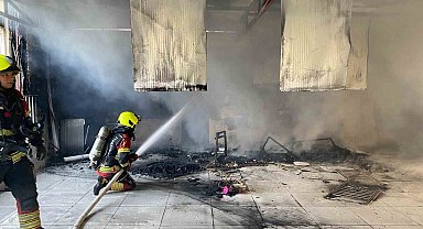 Balıkesir'de balkonda çıkan yangın tüm binayı yakıyordu