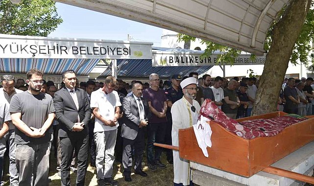 Balıkesir'de kazada hayatını kaybeden çocuk son yolculuğuna uğurlandı