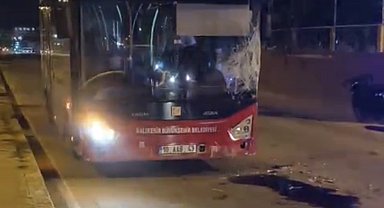 Bandırma'da ters yöndeki otobüs motosikletle çarpıştı: 17 yaşındaki sürücü yaralandı