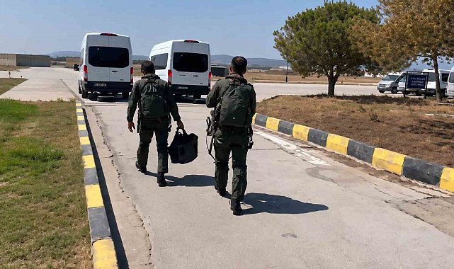 Bandırma'dan kalkan savaş uçakları Karadeniz semalarında eğitim uçuşu yaptı